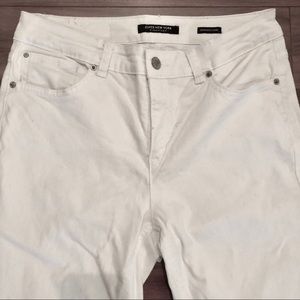 Perfect white cropped jeans, size 8